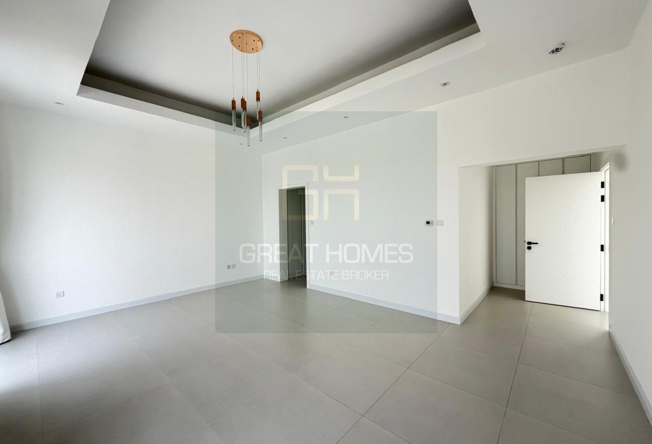 Luxurious 5 Bedroom Private Pool Villa for Lease photo 9