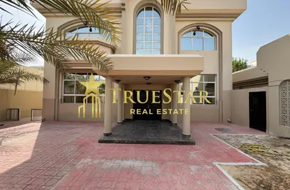 Villa - 4 Bedrooms - 4 Bathrooms for rent in Jumeirah 1 - Jumeirah - Dubai