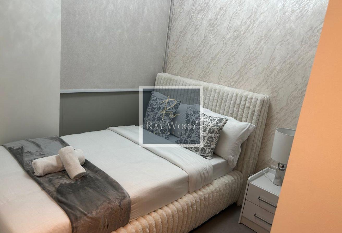 Fully furnished | On Pool | Elegant Duplex photo 18