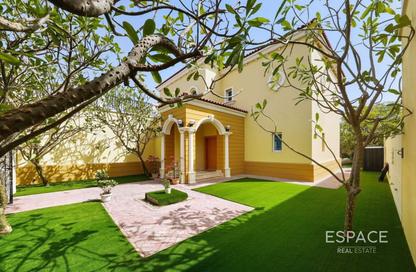 Villa - 4 - 4 for sale in District 8 - Jumeirah Park - Dubai