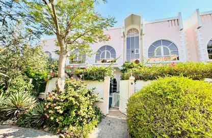 Villa - 4 Bedrooms - 6 Bathrooms for rent in Umm Suqeim 1 - Umm Suqeim - Dubai