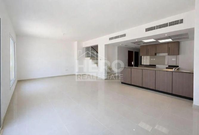 3-bed townhouse in Manazel Al Reef 2 · Vacant — photo 2