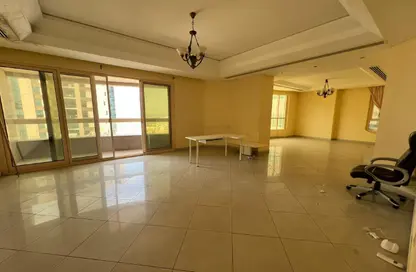 Apartment - 3 Bedrooms - 5 Bathrooms for rent in Al Fardan Centre - Al Majaz 3 - Al Majaz - Sharjah