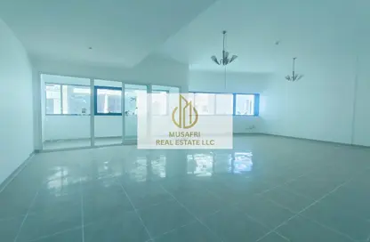 شقة - 2 غرف نوم - 3 حمامات للايجار في برج بوابة المدينة - التعاون - الشارقة