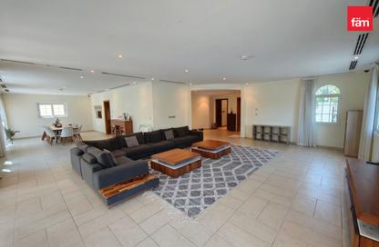 Villa - 5 Bedrooms - 6 Bathrooms for rent in District 2 - Jumeirah Park - Dubai