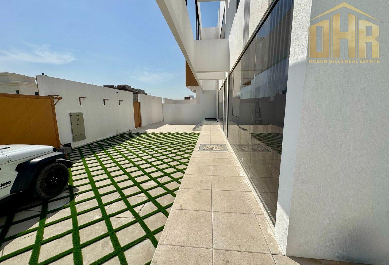 Contemporary Design | Large Plot | Move In Now photo 5