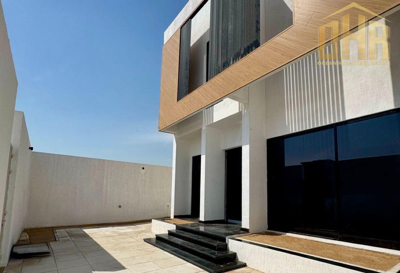 Contemporary Design | Large Plot | Move In Now photo 4
