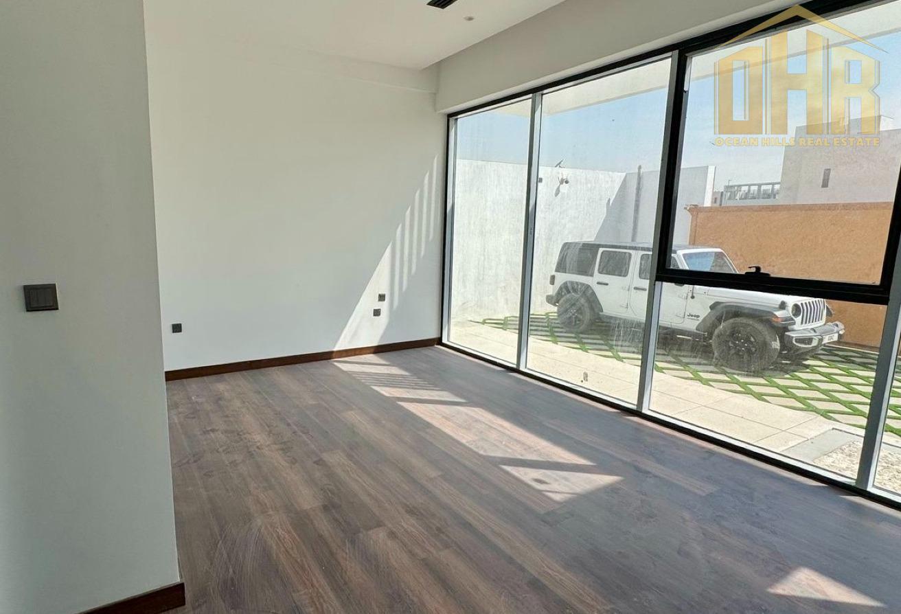 Contemporary Design | Large Plot | Move In Now photo 7