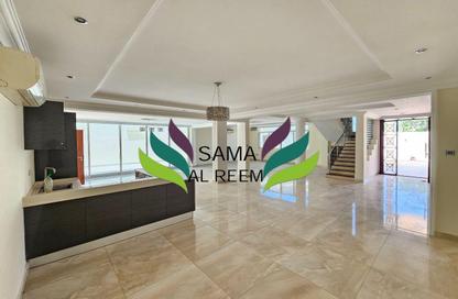 Villa - Studio - 6 Bathrooms for rent in Umm Suqeim 1 Villas - Umm Suqeim 1 - Umm Suqeim - Dubai