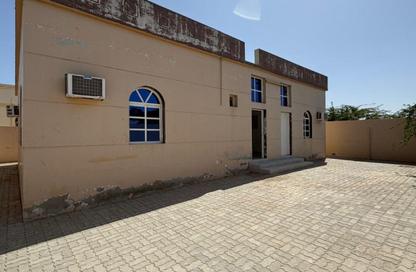 Villa - 4 Bedrooms - 3 Bathrooms for rent in Al Felyyah - Ras Al Khaimah