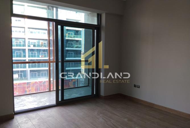 Modern 1BR | Balcony | Covered Parking photo 3