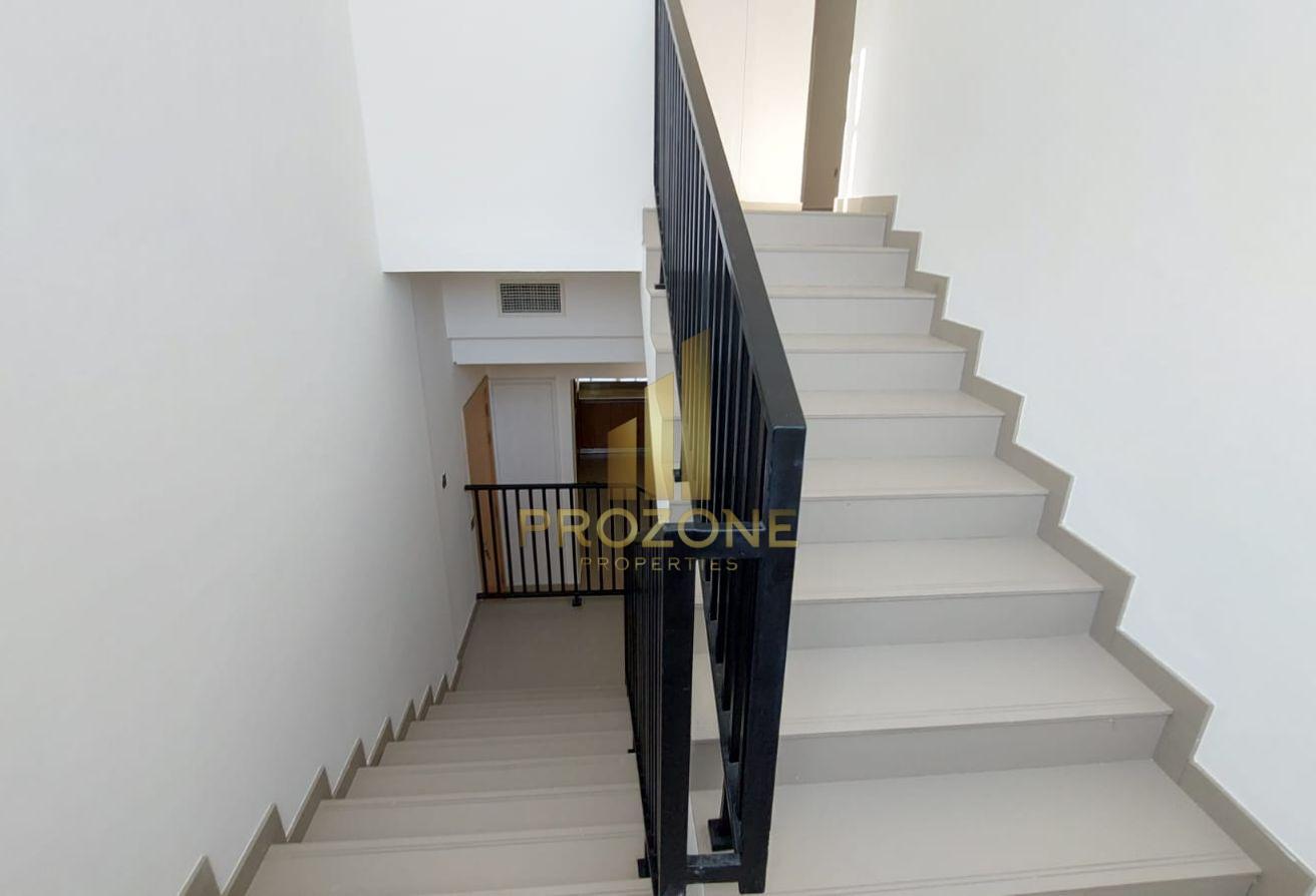 Modern Style Villa | 4 BR + M | Close to MOE photo 11