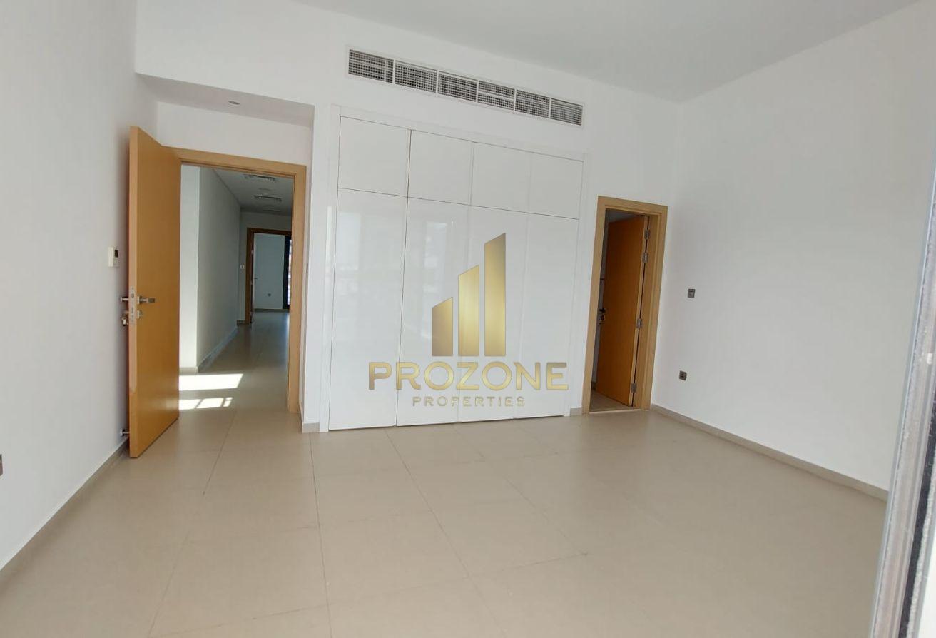 Modern Style Villa | 4 BR + M | Close to MOE photo 5