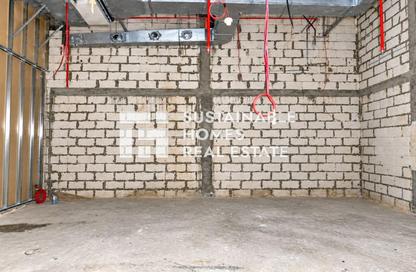 Shop - Studio - 1 for rent in Corniche Road - Abu Dhabi