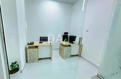 مكتب - غرفة نوم - 1 حمام للايجار في ريد اڤينيو - منطقة القرهود - دبي