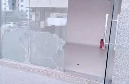 Shop - Studio for rent in Al Qulaya'ah - Al Sharq - Sharjah