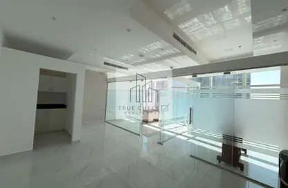 مكتب - استوديو للايجار في برج بارك لين - الخليج التجاري - دبي