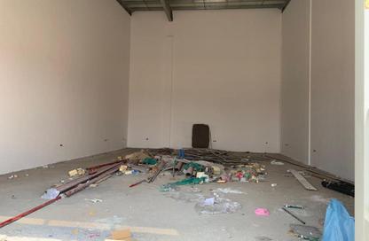 Warehouse - Studio - 1 Bathroom for rent in Umm Al Thuoob - Umm Al Quwain