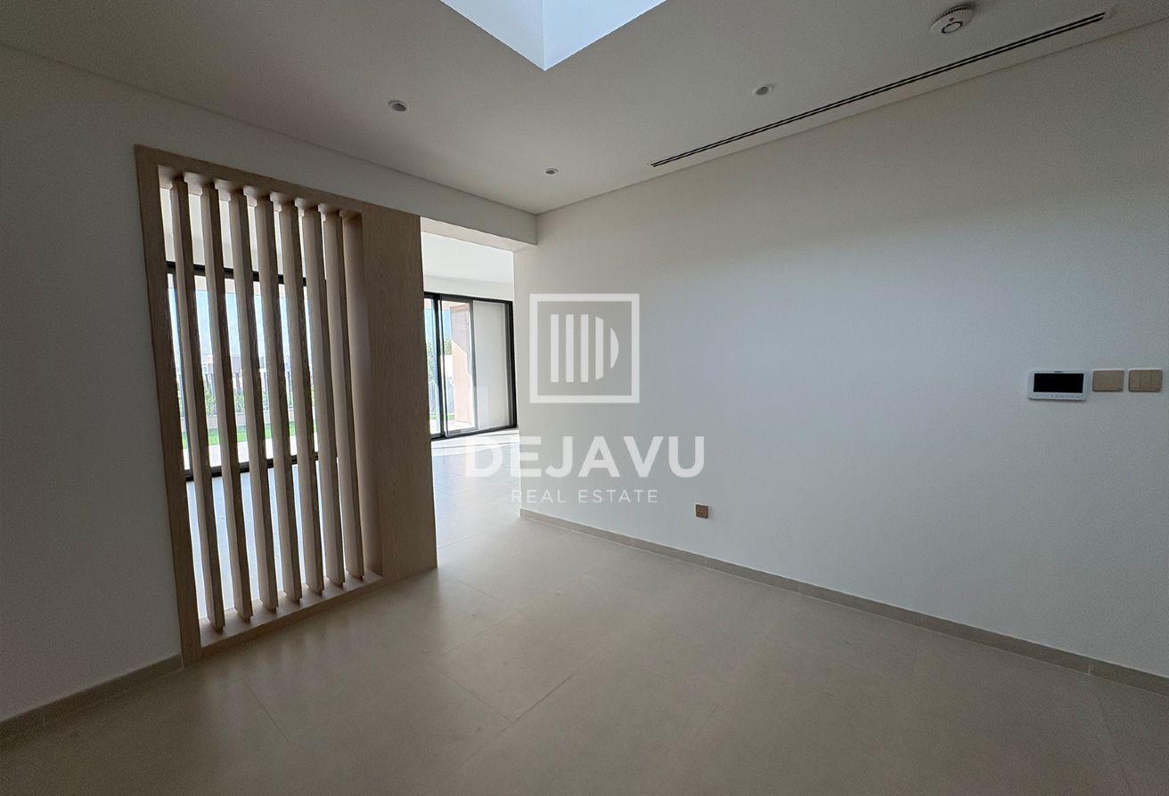 Independent Villa | On the Park | Landscaped Area photo 9