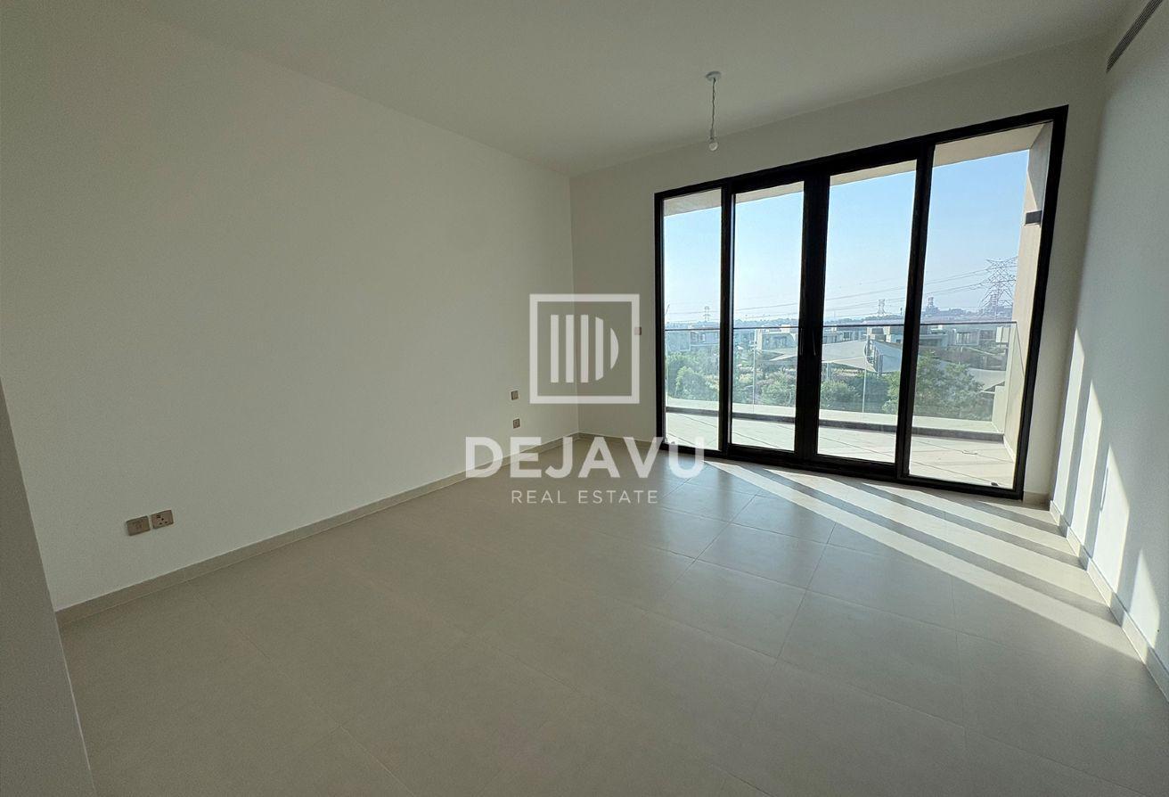 Independent Villa | On the Park | Landscaped Area photo 10