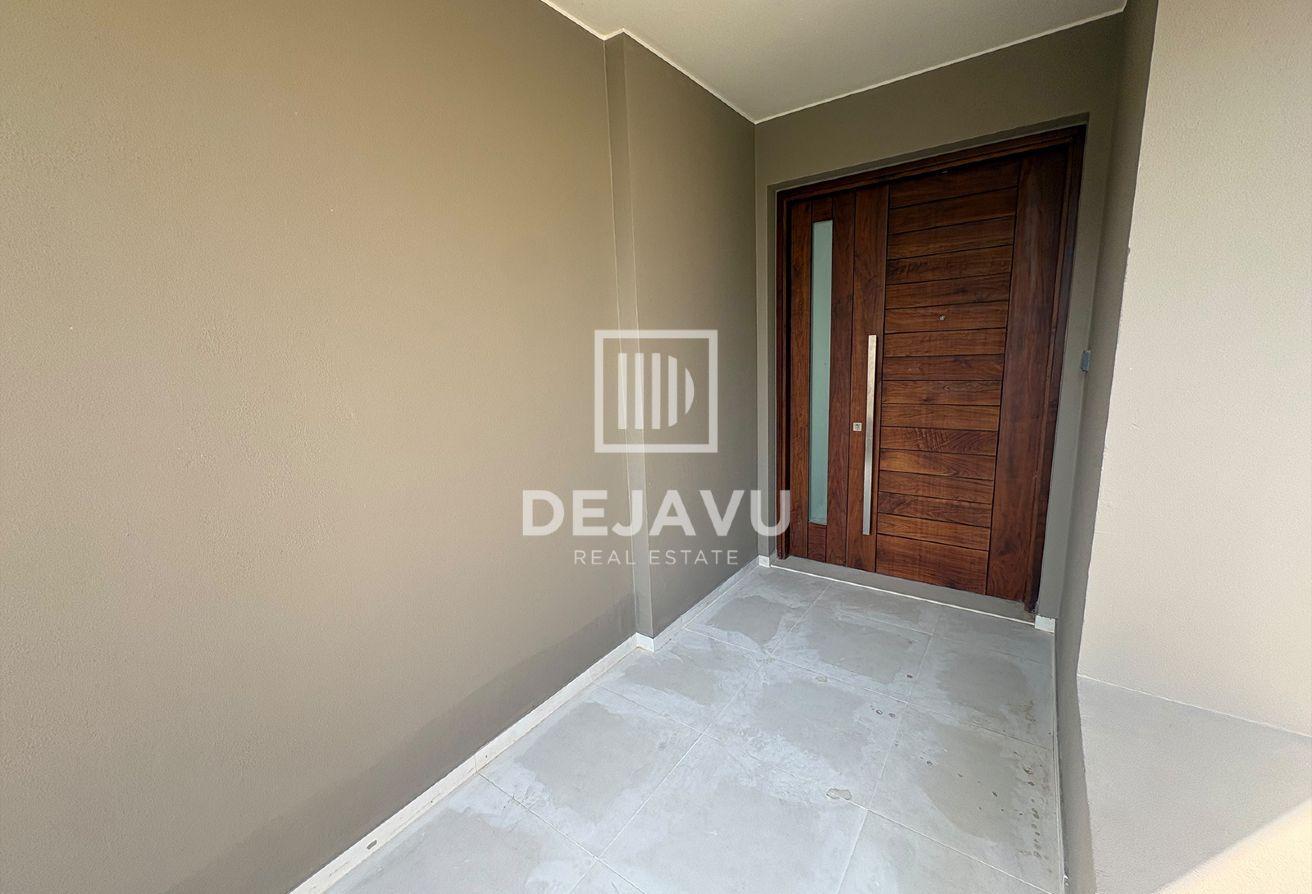 Independent Villa | On the Park | Landscaped Area photo 8
