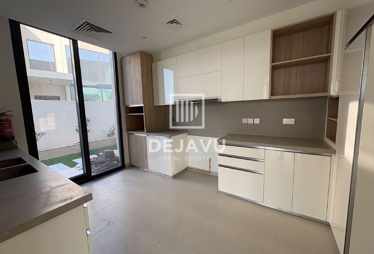 Independent Villa | On the Park | Landscaped Area photo 6