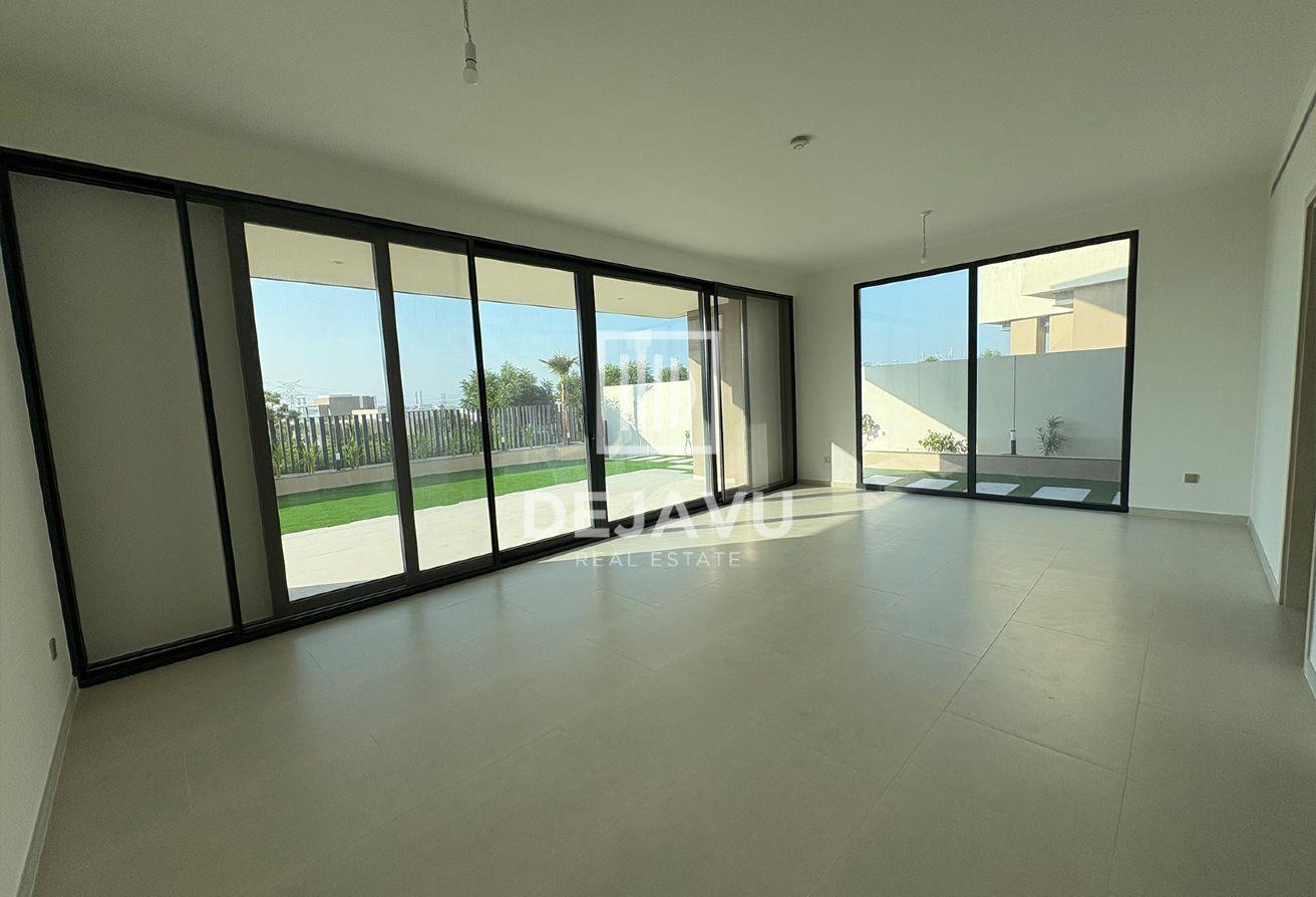 Independent Villa | On the Park | Landscaped Area photo 2
