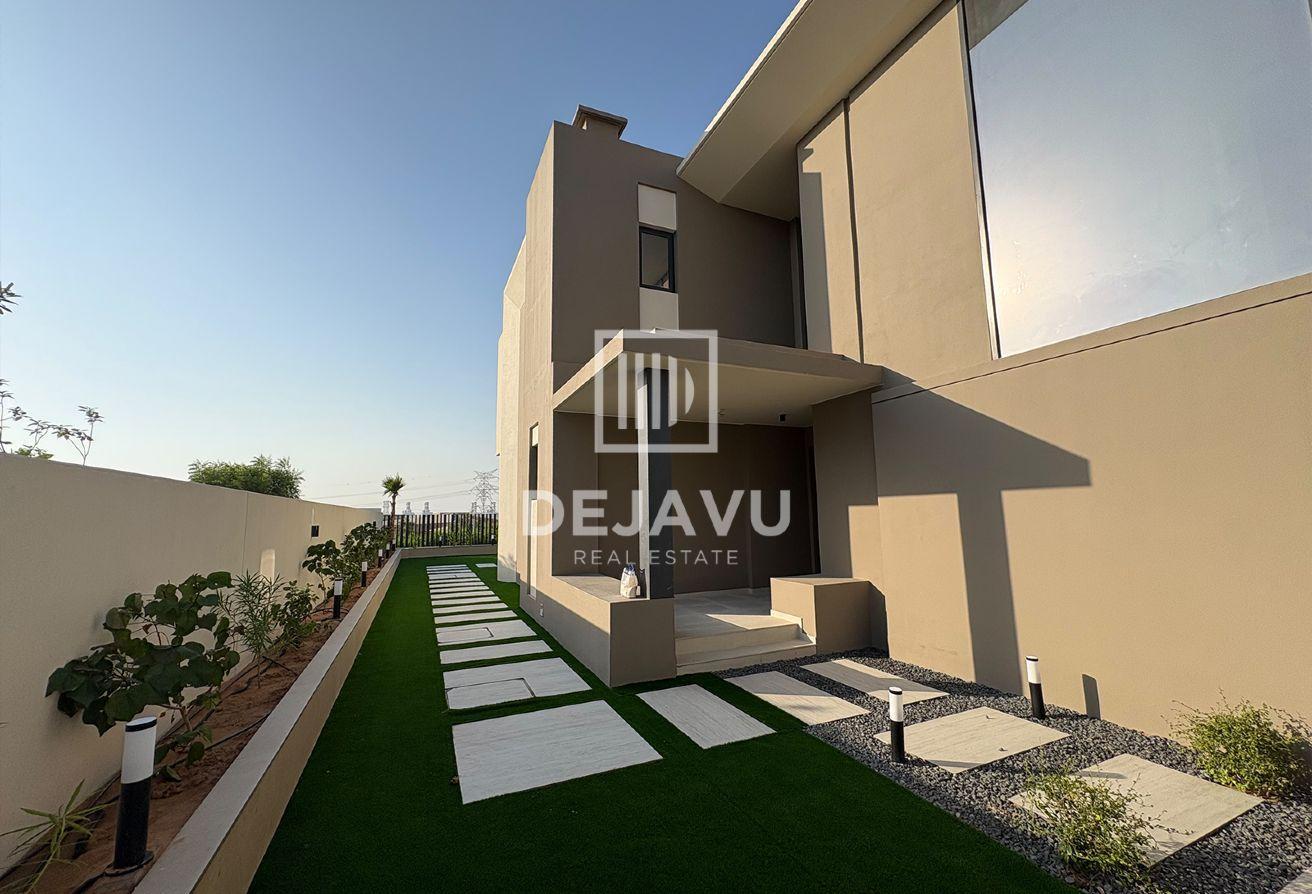 Independent Villa | On the Park | Landscaped Area photo 19