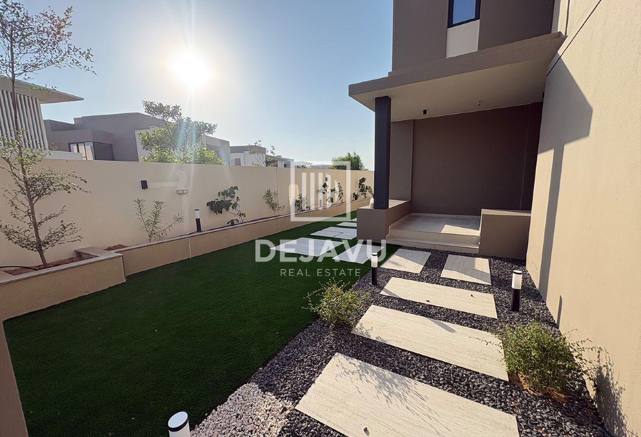 Independent Villa | On the Park | Landscaped Area photo 20