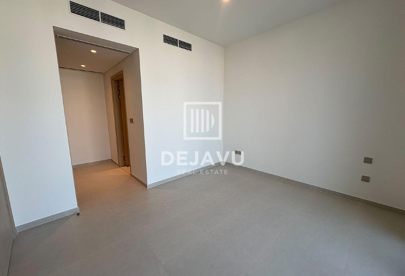 Independent Villa | On the Park | Landscaped Area photo 4
