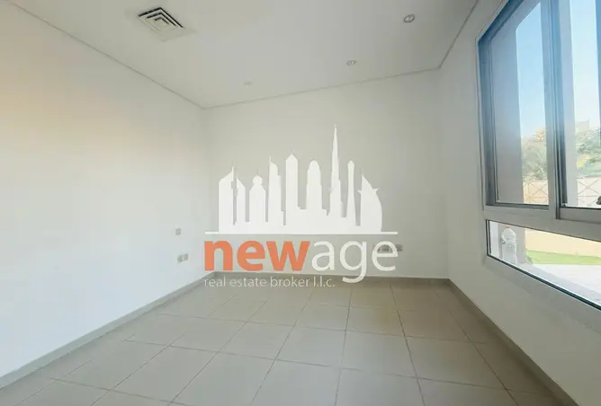 94032306 - Property Image 2