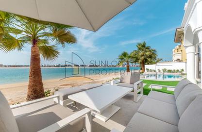 Villa - 4 - 4 for rent in Garden Homes Frond O - Garden Homes - Palm Jumeirah - Dubai