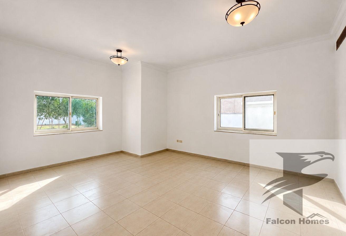 Spacious 5BR Villa | Private pool and Big Garden photo 10