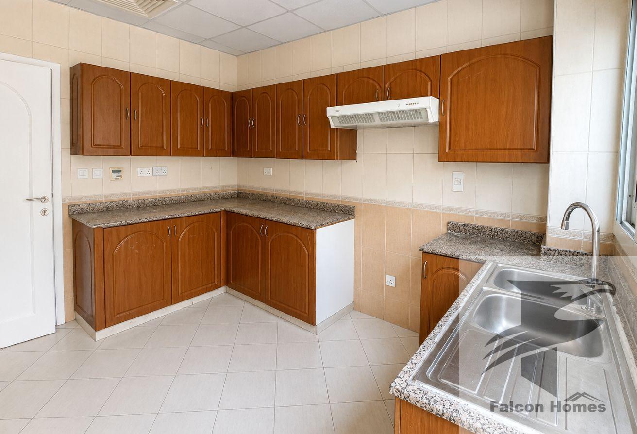 Spacious 5BR Villa | Private pool and Big Garden photo 28