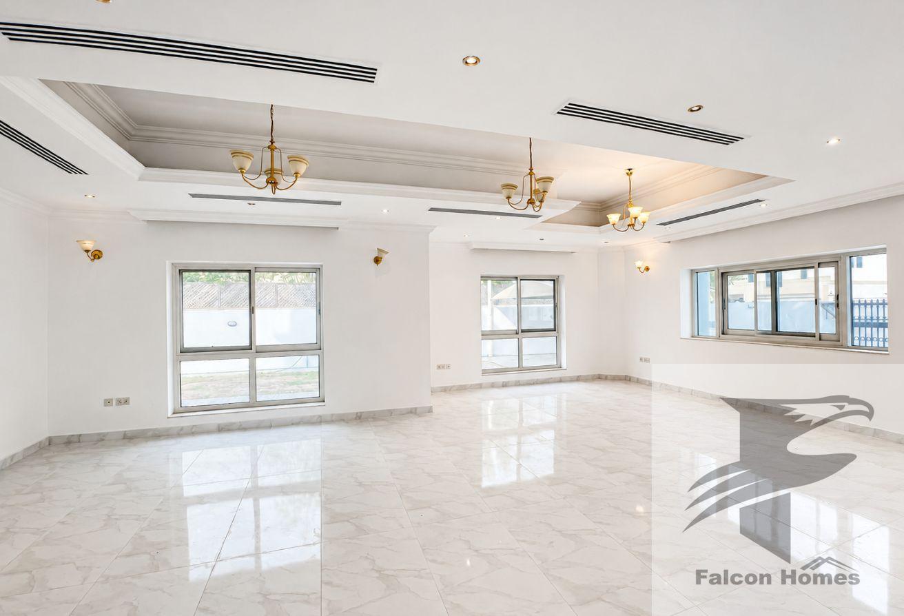 Spacious 5BR Villa | Private pool and Big Garden photo 6