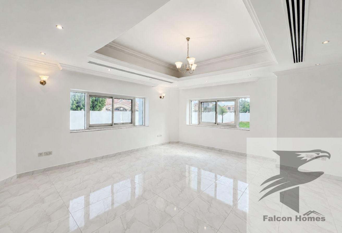 Spacious 5BR Villa | Private pool and Big Garden photo 7
