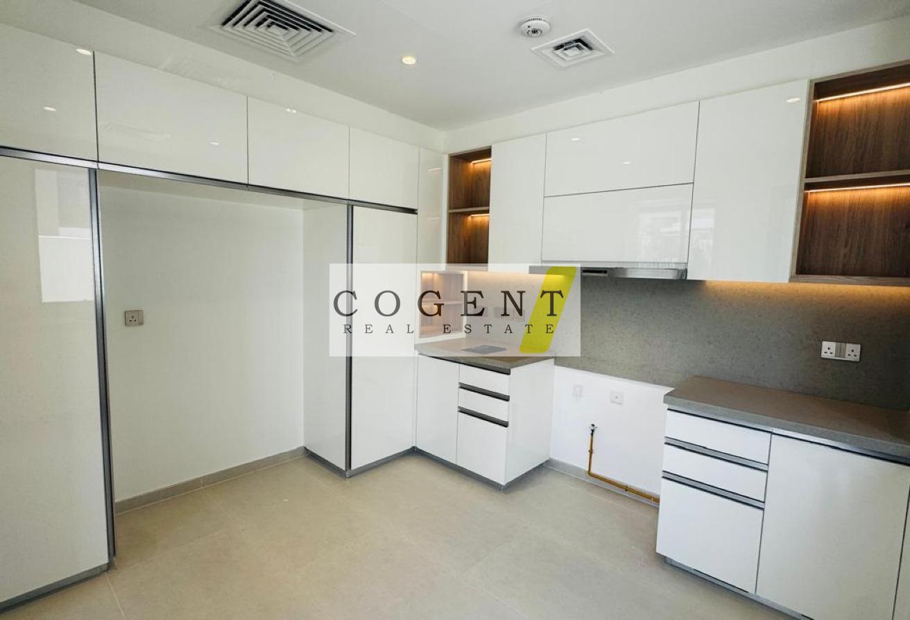 Standalone villa | Huge Plot | On Green Belt photo 4