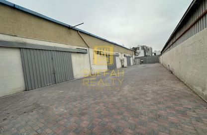 Warehouse - Studio - 3 Bathrooms for rent in Al Qusais Industrial Area 4 - Al Qusais Industrial Area - Al Qusais - Dubai
