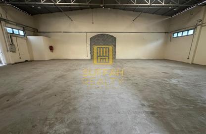 Warehouse - Studio - 3 Bathrooms for rent in Al Qusais Industrial Area 4 - Al Qusais Industrial Area - Al Qusais - Dubai