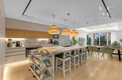 Apartment - 2 - 4 for sale in Marina Residences 4 - Marina Residences - Palm Jumeirah - Dubai