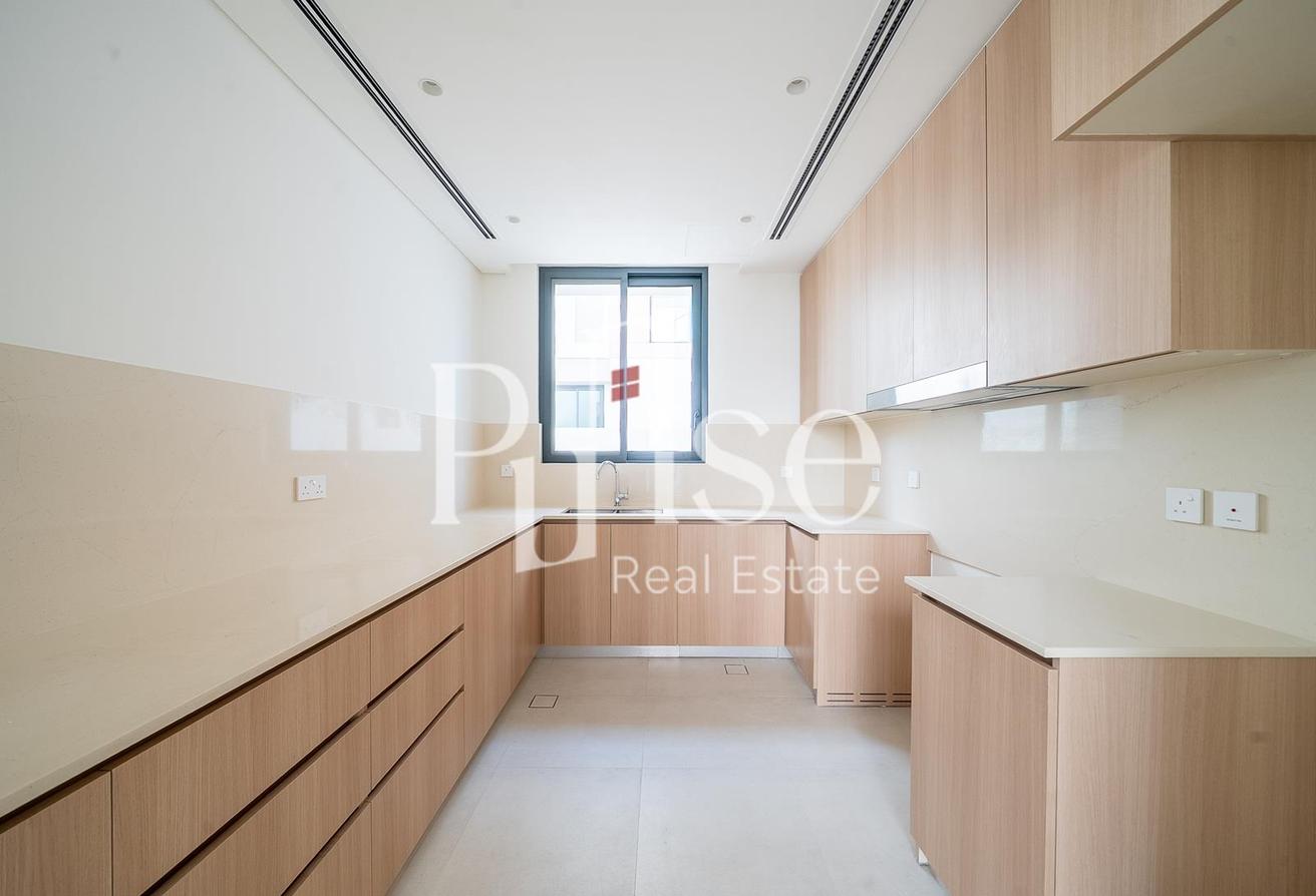 Premium 4BR Villa | Backing onto the park photo 5