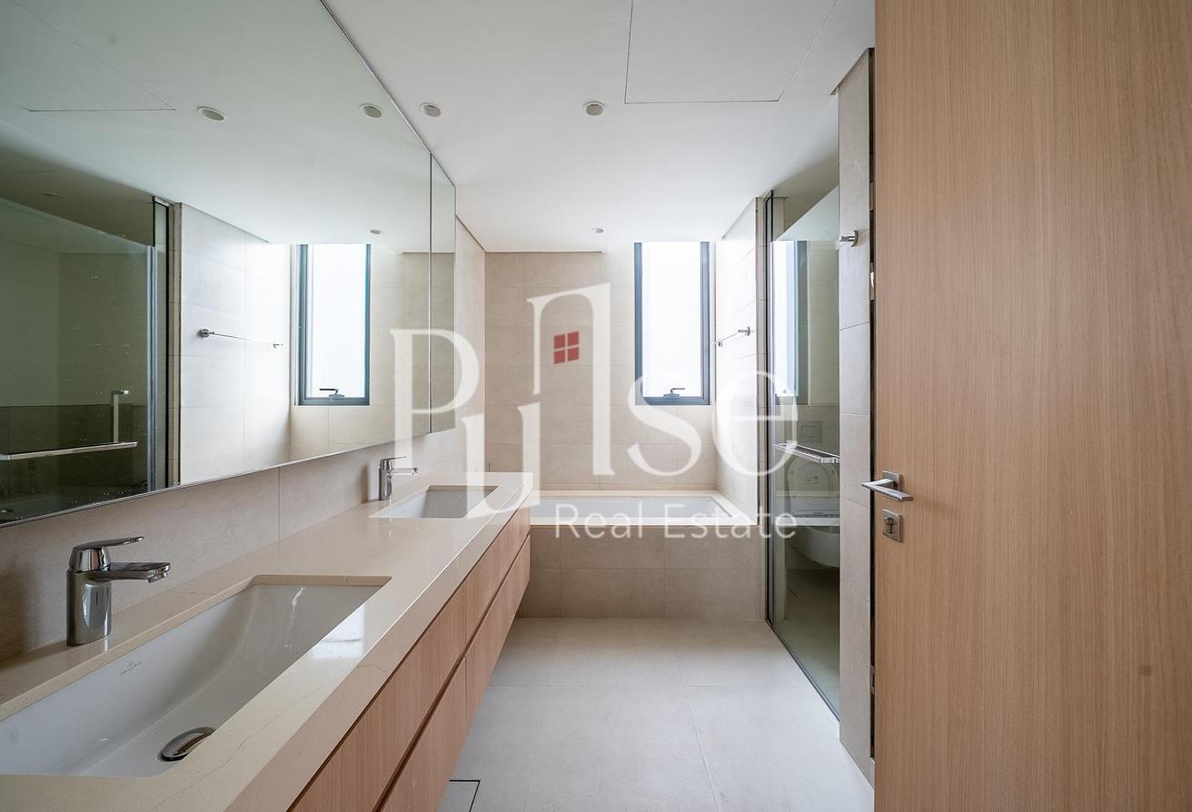 Premium 4BR Villa | Backing onto the park photo 15