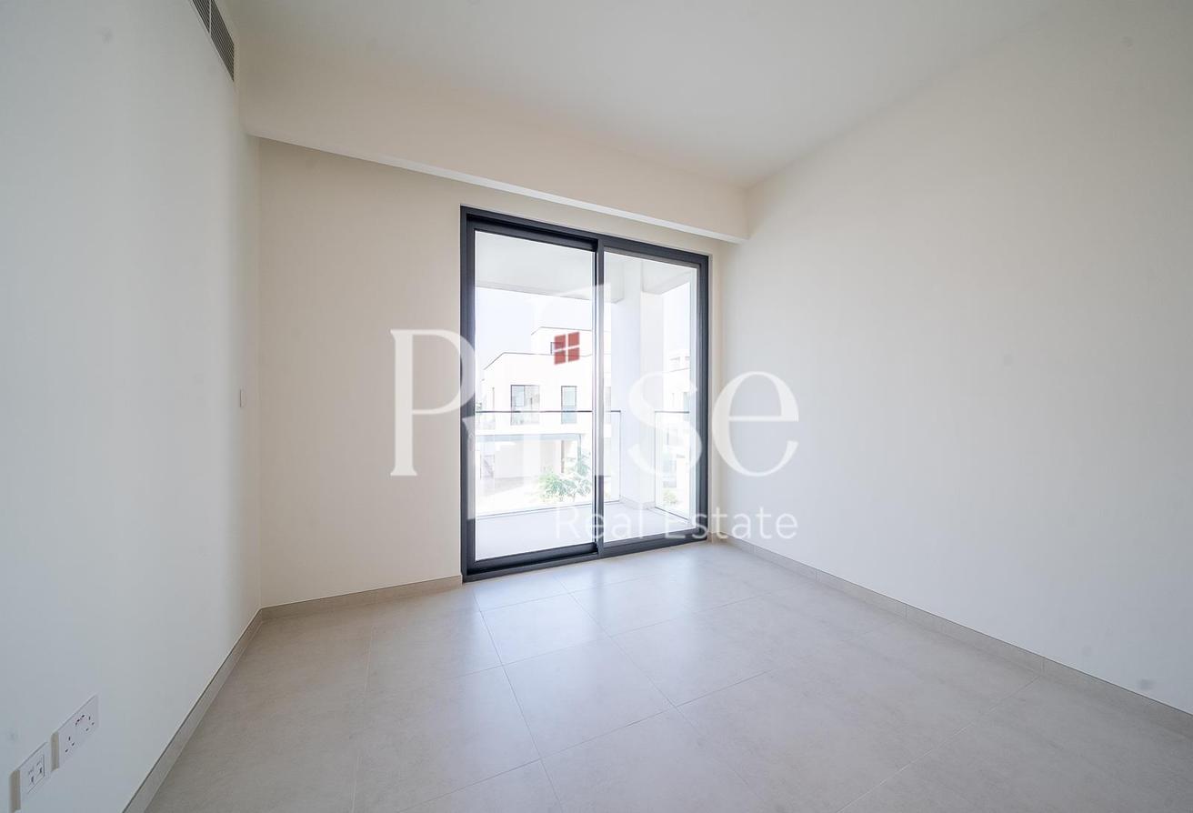 Premium 4BR Villa | Backing onto the park photo 8