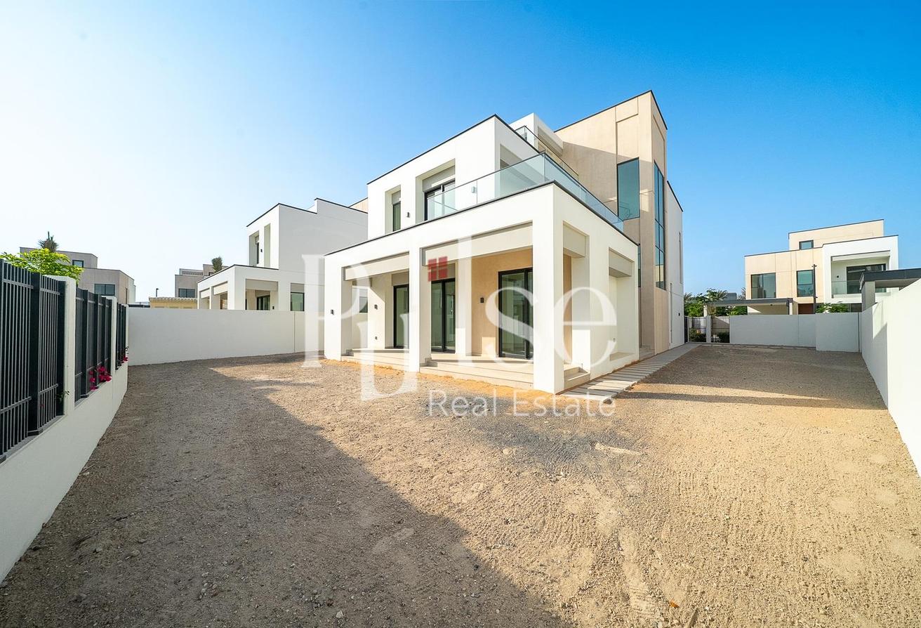 Premium 4BR Villa | Backing onto the park photo 16