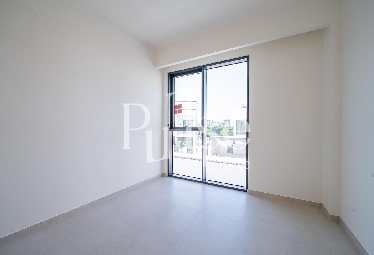 Premium 4BR Villa | Backing onto the park photo 10
