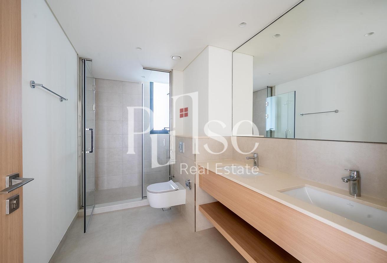 Premium 4BR Villa | Backing onto the park photo 14