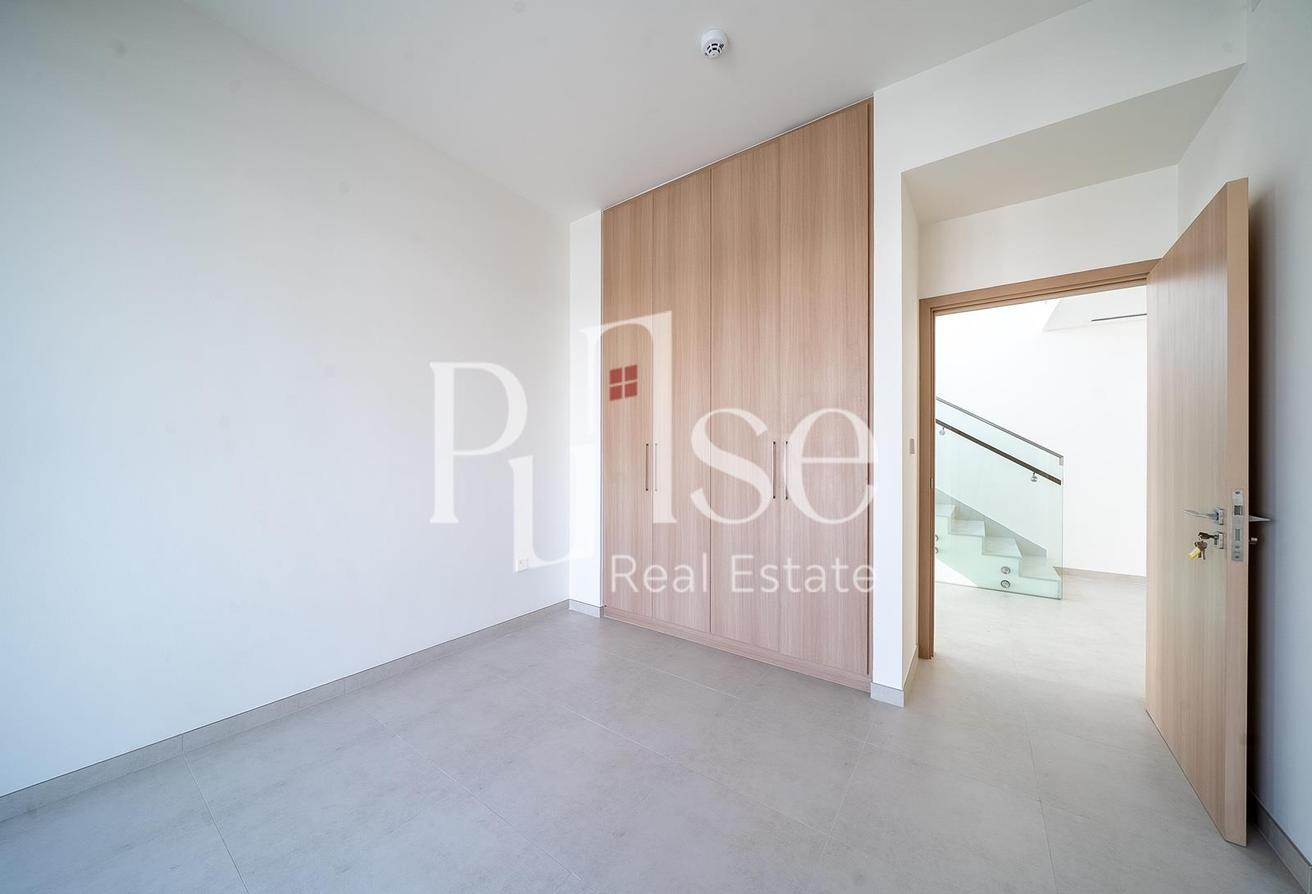 Premium 4BR Villa | Backing onto the park photo 6