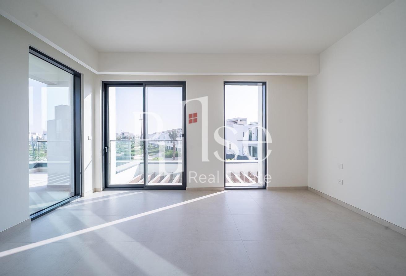 Premium 4BR Villa | Backing onto the park photo 12