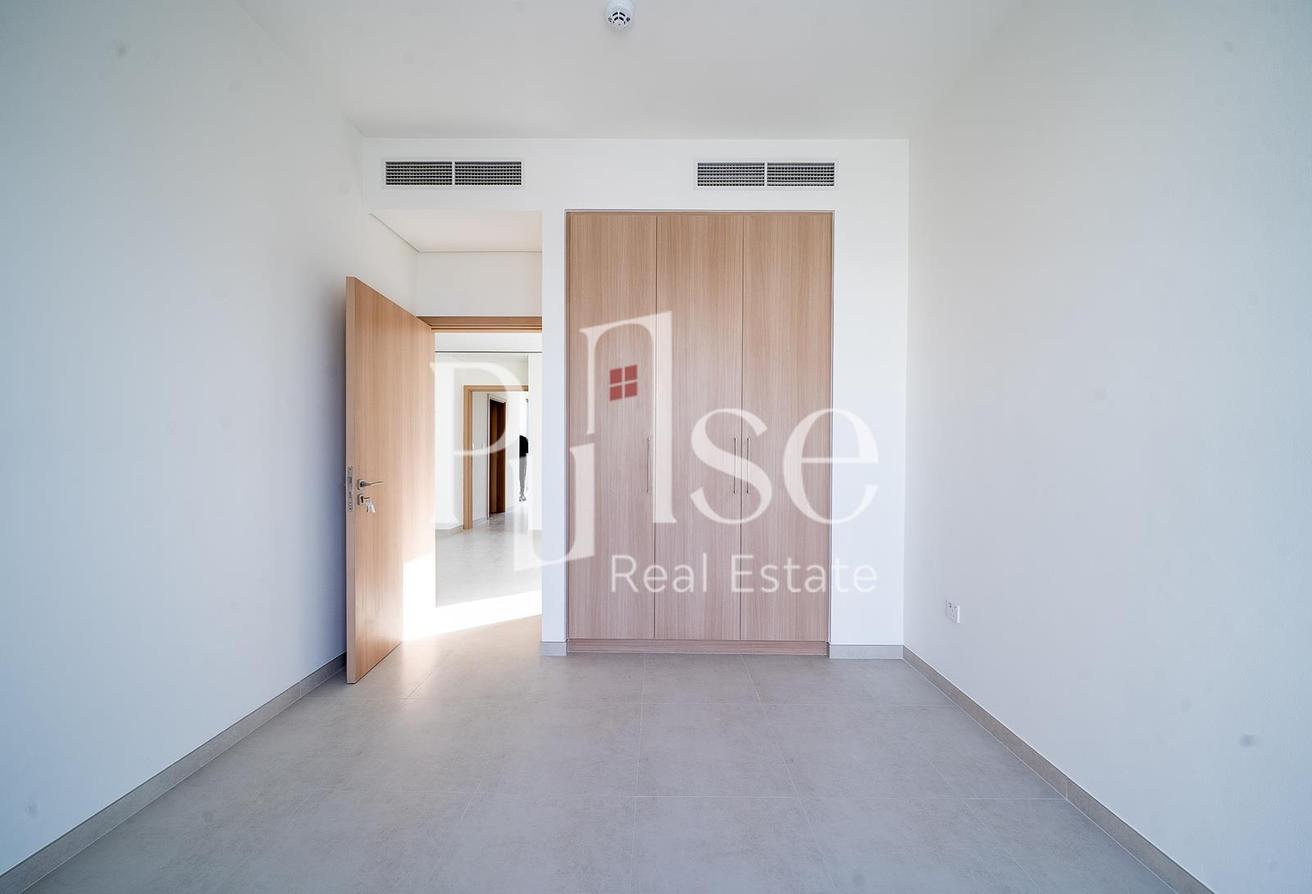 Premium 4BR Villa | Backing onto the park photo 11