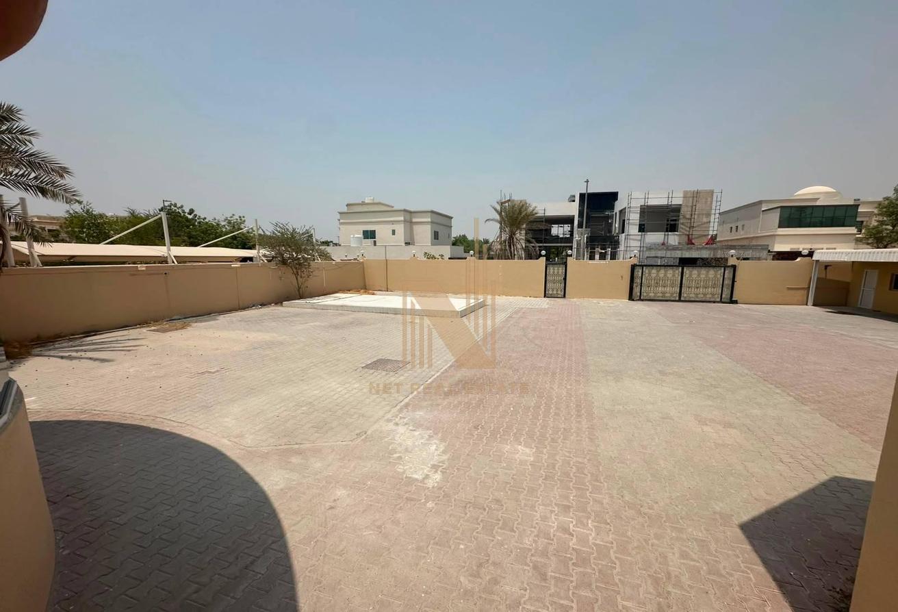 Huge Plot I Prime Location I Available Immediately photo 13